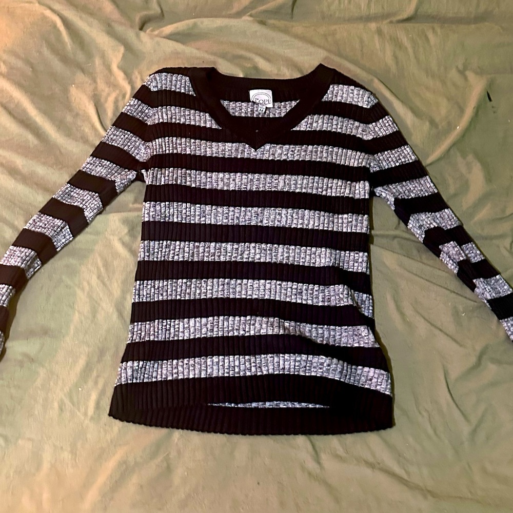Striped v-neck tight top